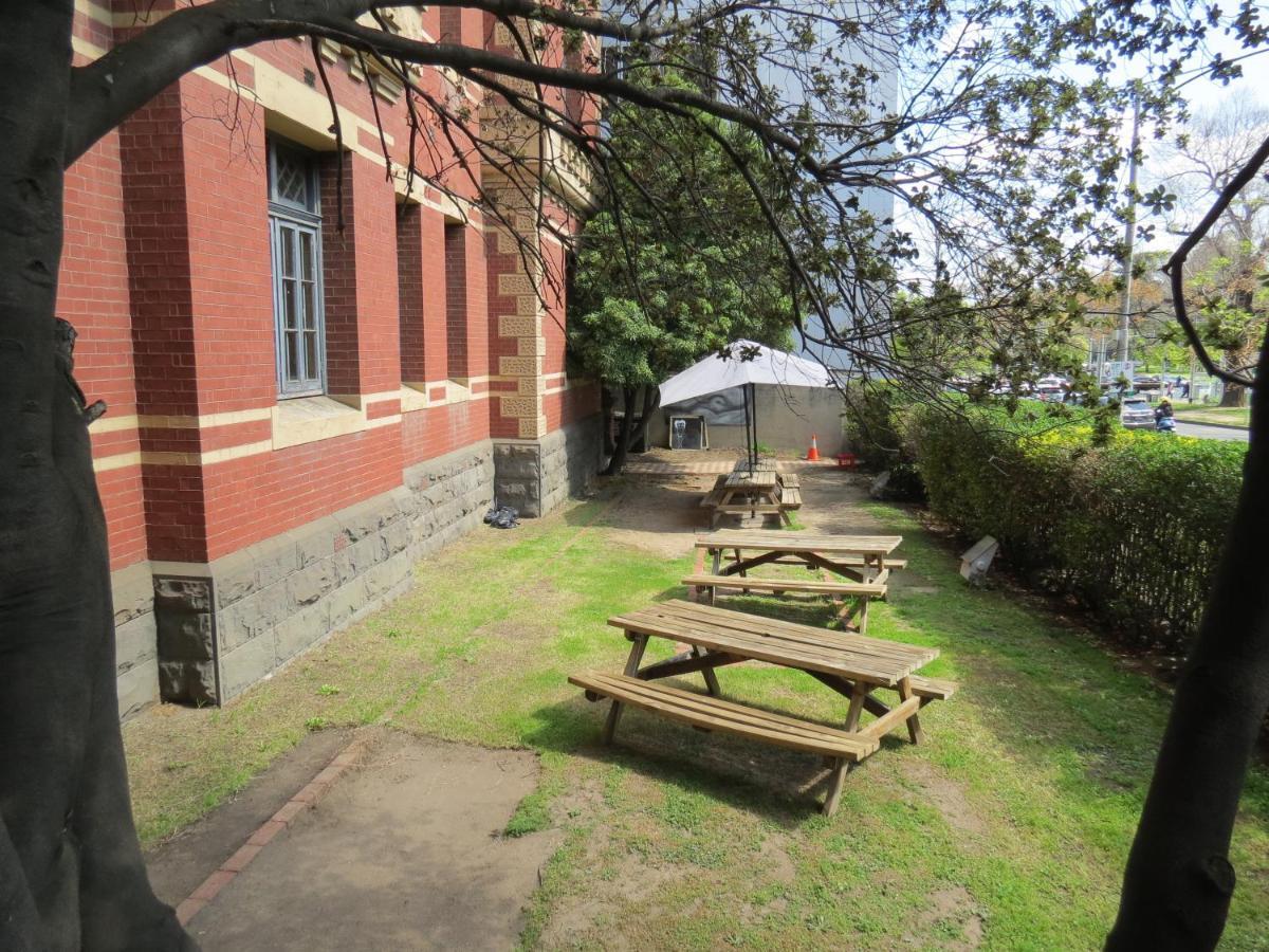 The Mansion Melbourne Hostel Exterior photo The courtyard of the Old Museum Building