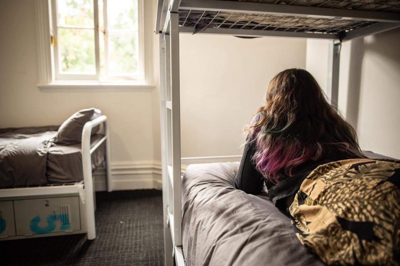The Mansion Melbourne Hostel Exterior photo A student in a residence hall at the University of Washington