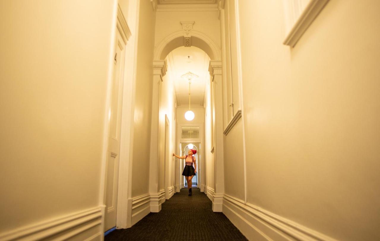 The Mansion Melbourne Hostel Exterior photo A corridor at the hotel